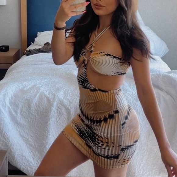 CUT OUT DRESS - Picture 1 of 3